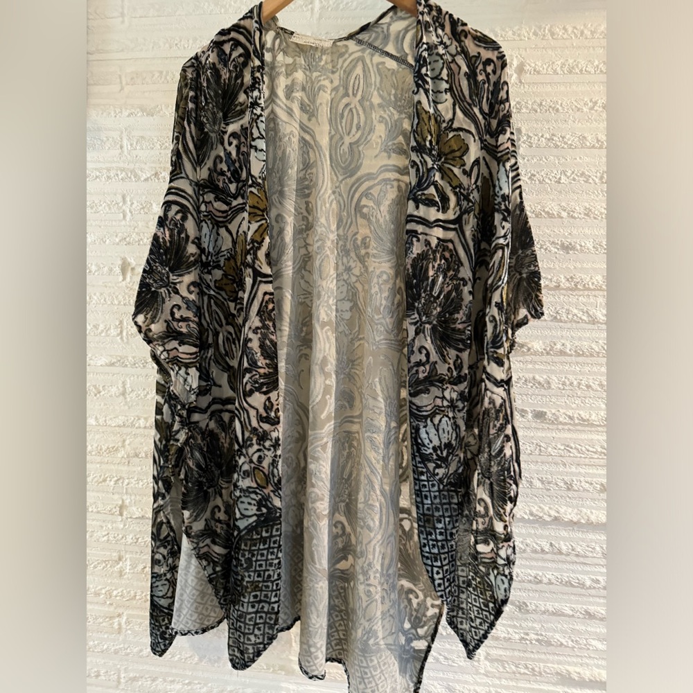 Flowy velvet detail floral cardigan top